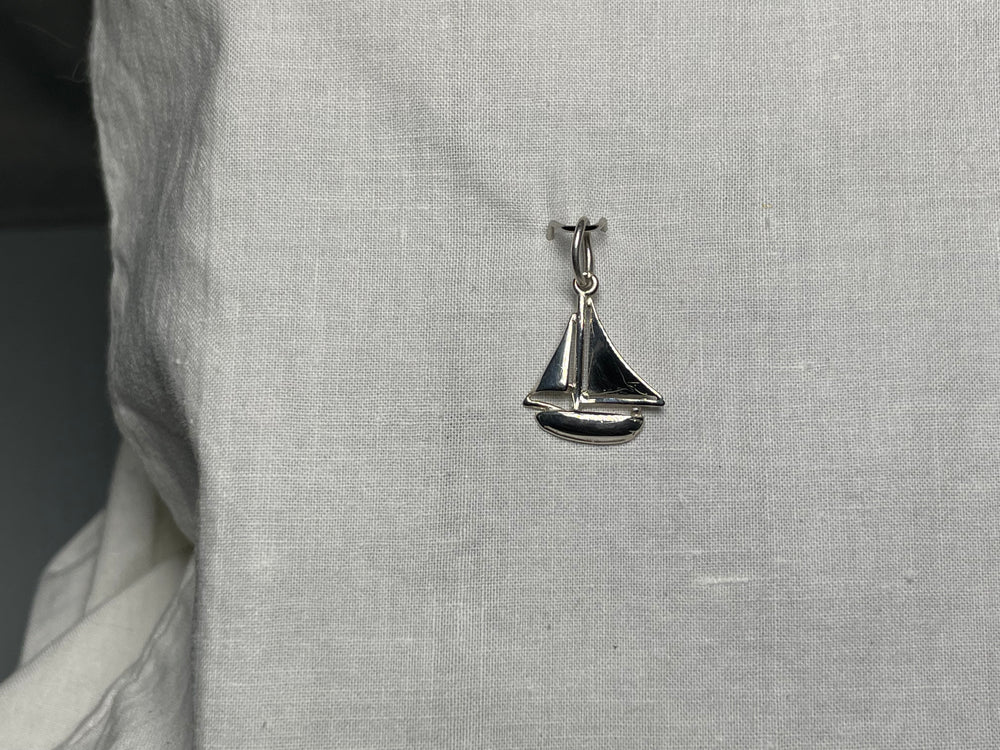 
            
                Load image into Gallery viewer, Mini Sailboat Pendant
            
        